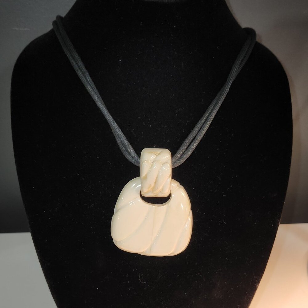 VINTAGE MONIES Gerda Lynggaard Horn Necklace